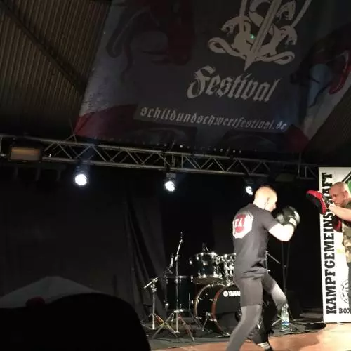 schild schwert festival